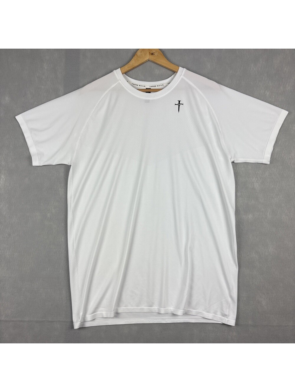 Three Nails Seamless Tee Men’s Large White Vented Active Performance Gym Shirt